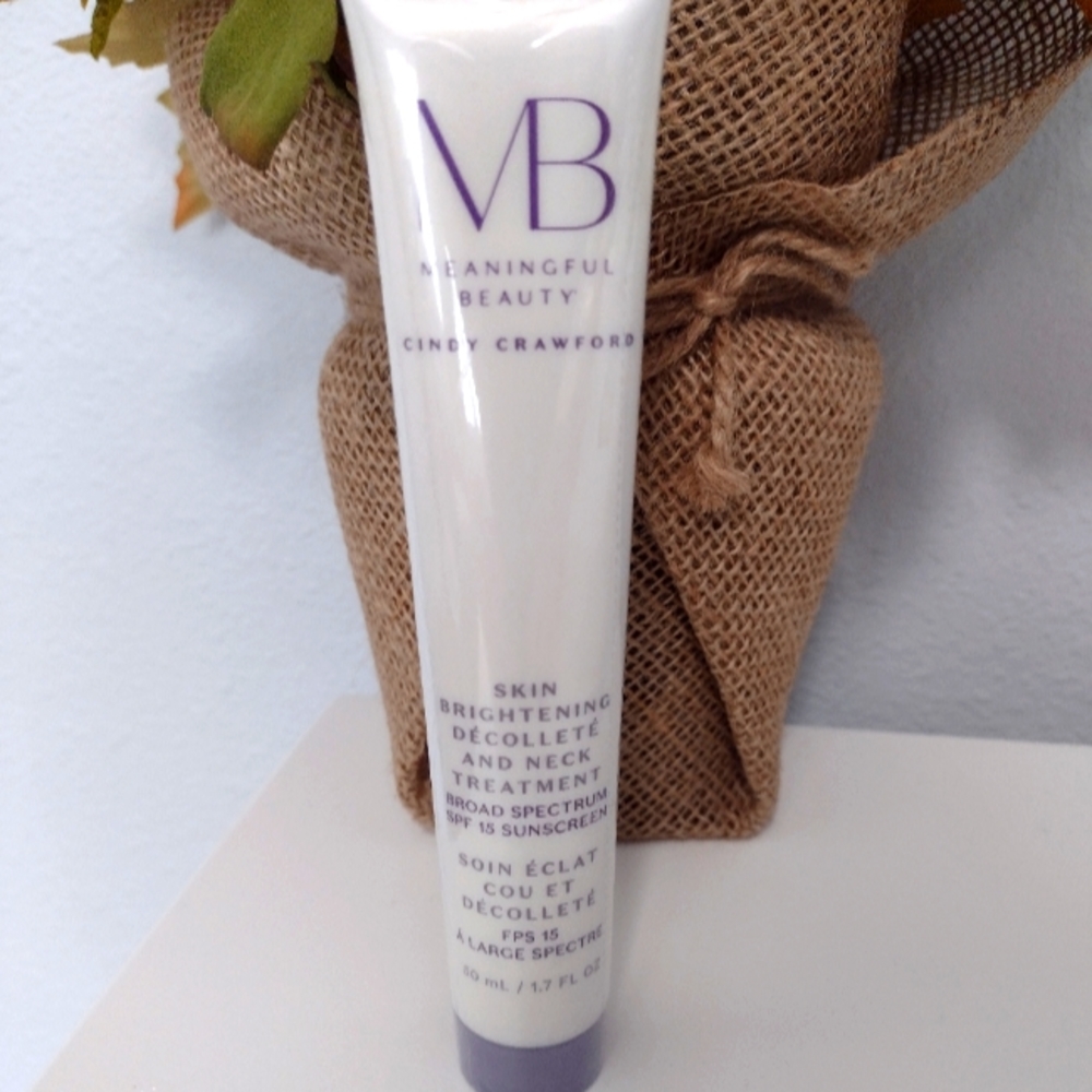 Meaningful Beauty: Skin Brightening Décolleté